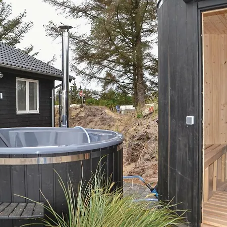 Holiday home Four-bedroom Holiday In