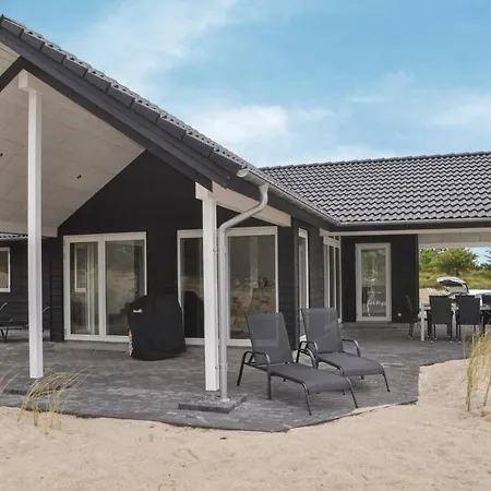Holiday home Four-bedroom Holiday In